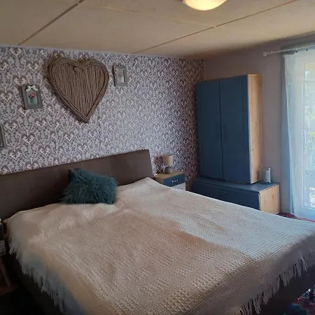 Dom wakacyjny Bella Nyaralo Siofok-szabadifuerdon Privat Jakuzzi *