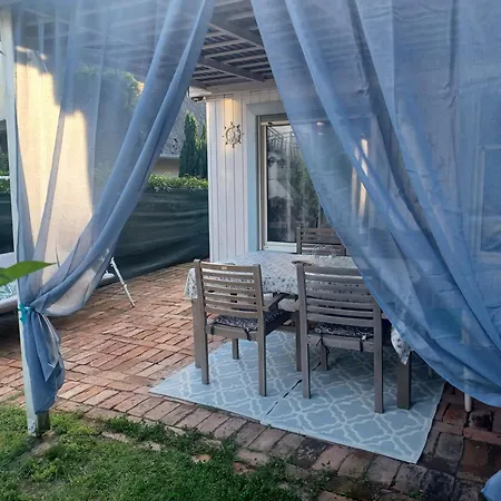Dom wakacyjny Bella Nyaralo Siofok-szabadifuerdon Privat Jakuzzi