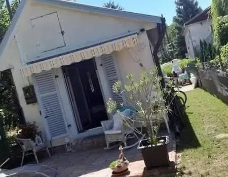 Dom wakacyjny Bella Nyaralo Siofok-szabadifuerdon Privat Jakuzzi *